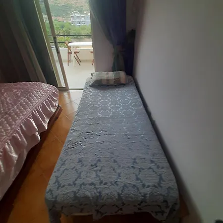 Dimitris Himara's *